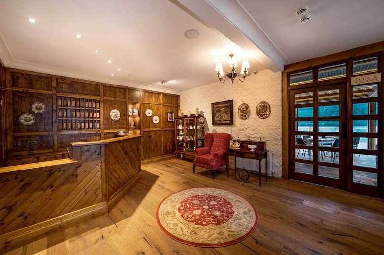 Hotel The Whispering Pine Lodge