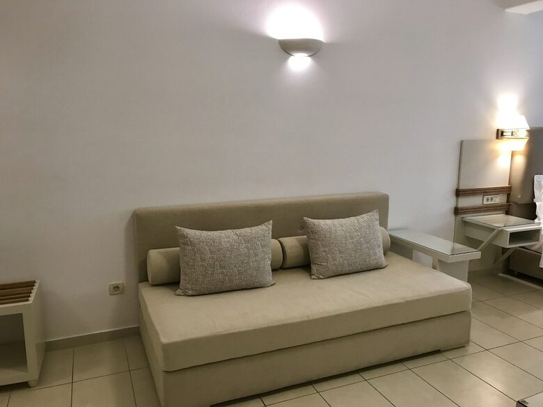 Aparthotel Lithos By Spyros & Flora