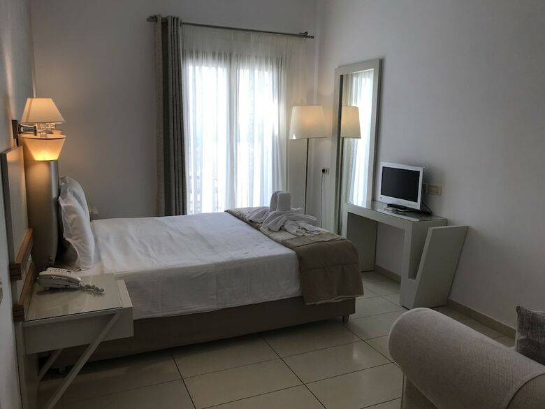 Aparthotel Lithos By Spyros & Flora