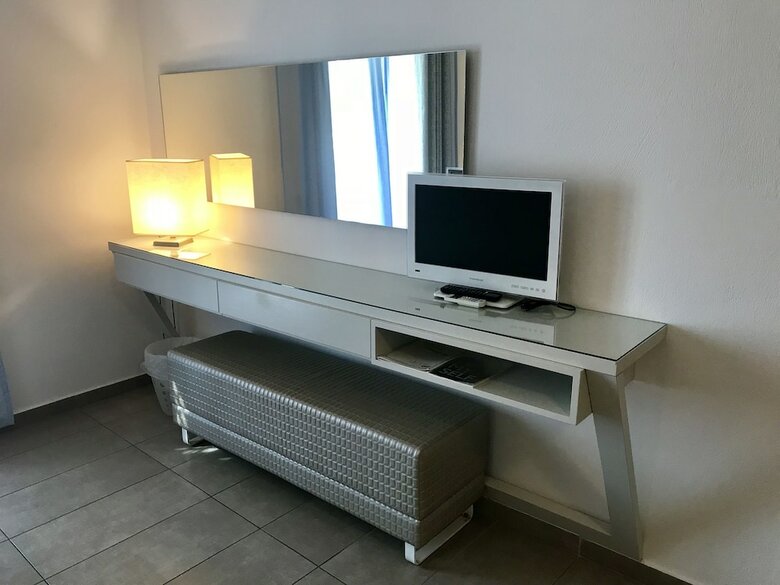 Aparthotel Lithos By Spyros & Flora