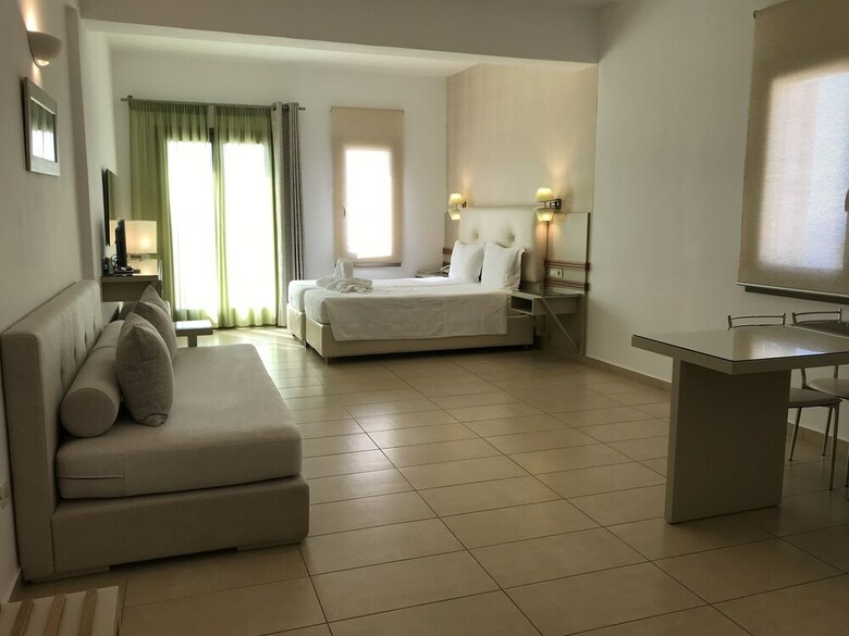 Aparthotel Lithos By Spyros & Flora