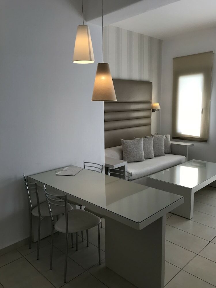 Aparthotel Lithos By Spyros & Flora
