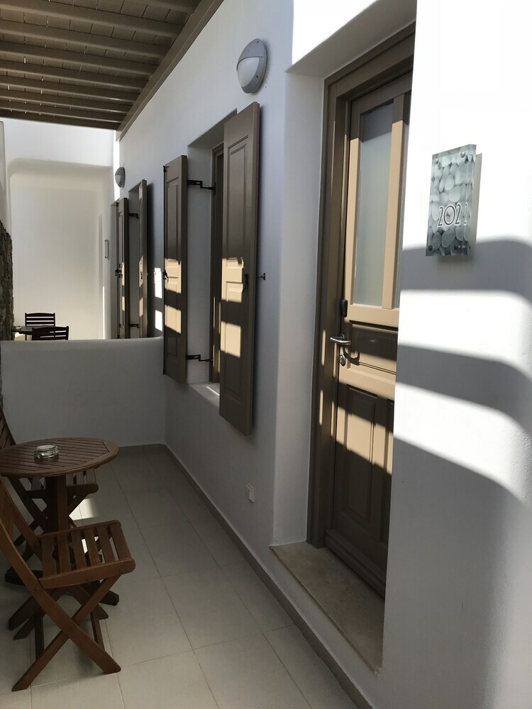 Aparthotel Lithos By Spyros & Flora