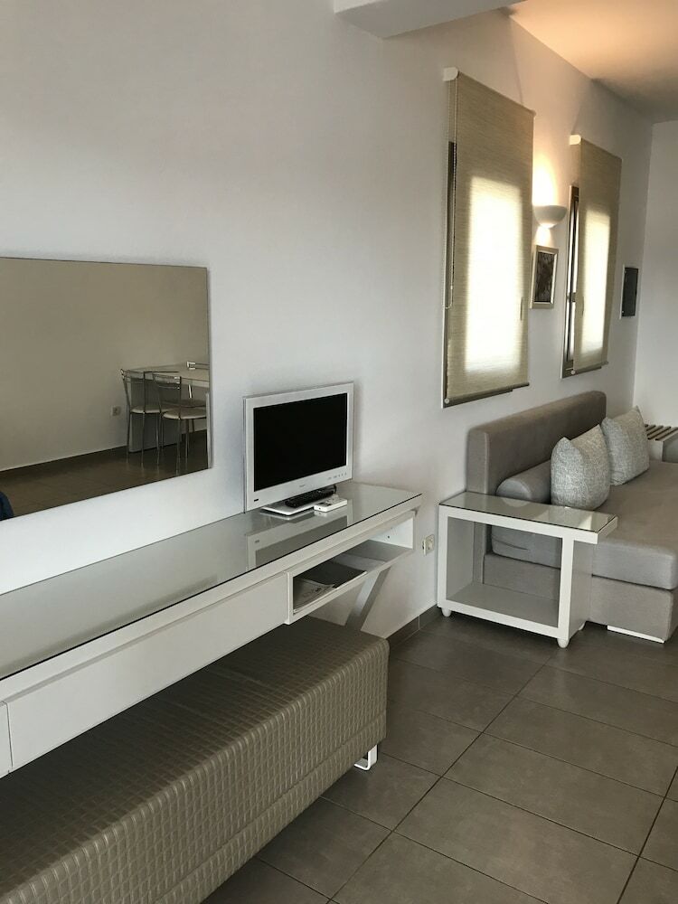 Aparthotel Lithos By Spyros & Flora