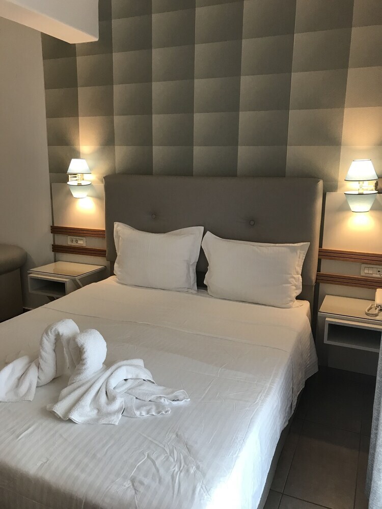 Aparthotel Lithos By Spyros & Flora