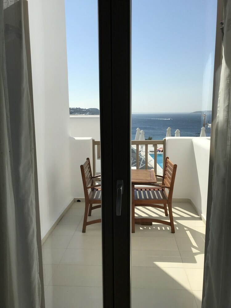 Aparthotel Lithos By Spyros & Flora