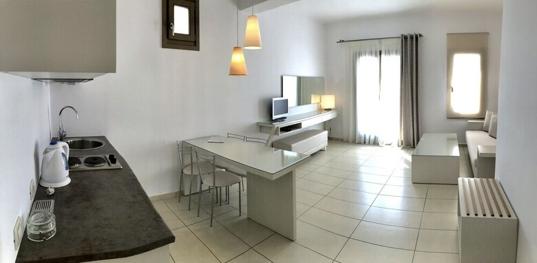 Aparthotel Lithos By Spyros & Flora
