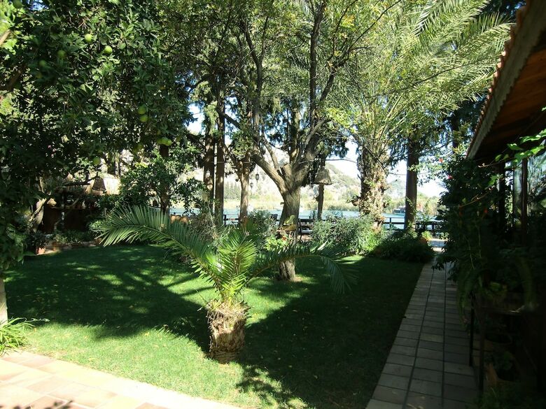 Happy Caretta Hotel