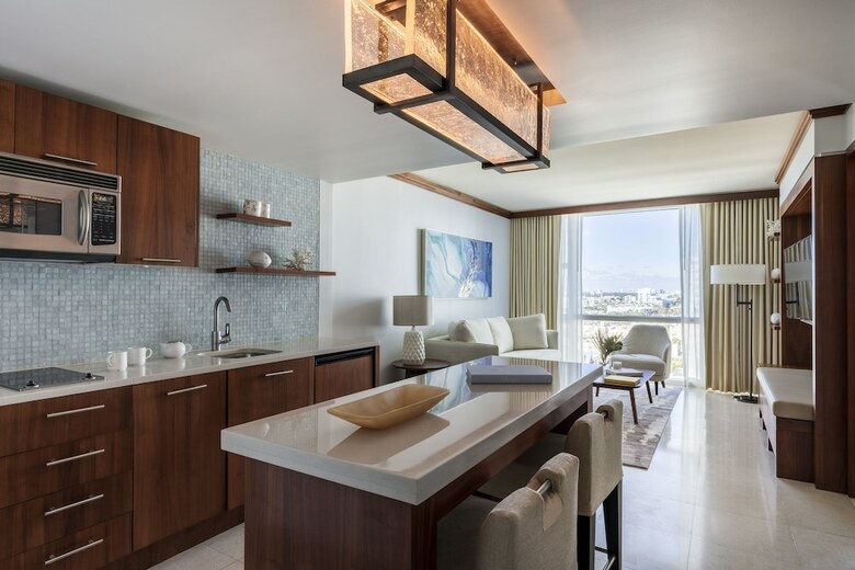 Hotel Carillon Miami Wellness Resort