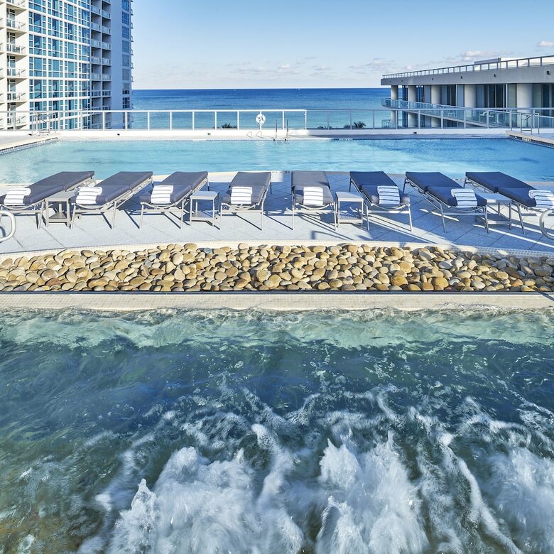 Hotel Carillon Miami Wellness Resort