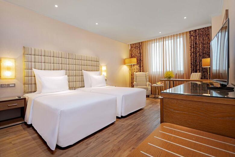 Windsor Plaza Hotel