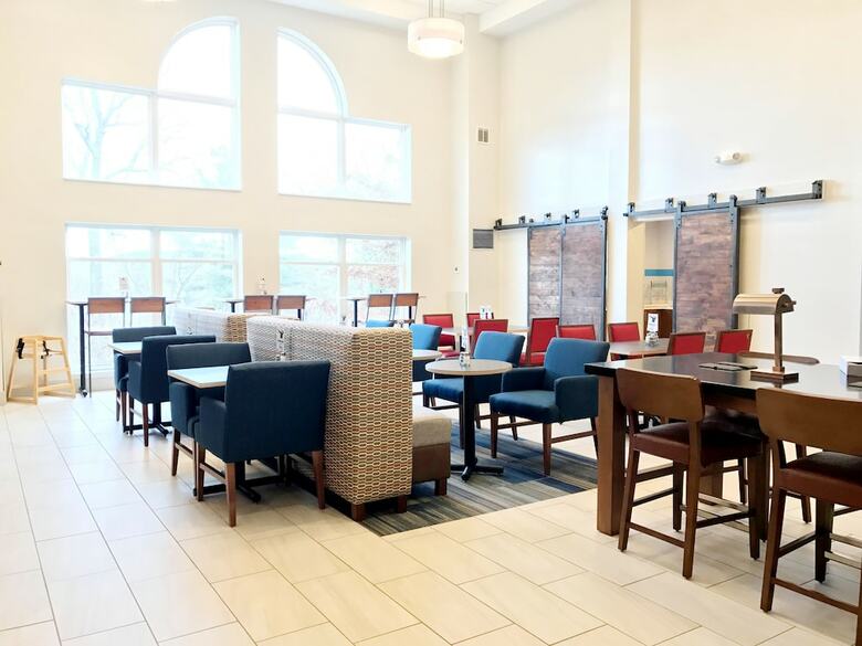 Holiday Inn Express Hotel & Suites White River Junction