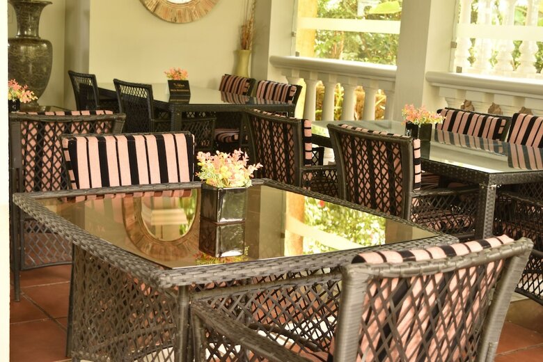 Tifakara Boutique Hotel & Birding Oasis
