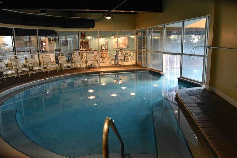 Pelican Beach Resort & Conference Center