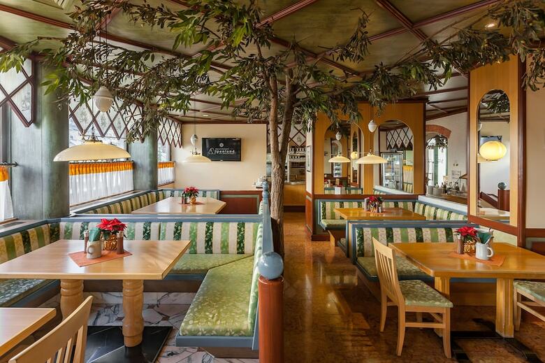 Hotel Alpenland St. Johann