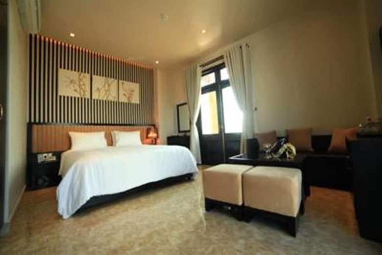Bezel Hotel