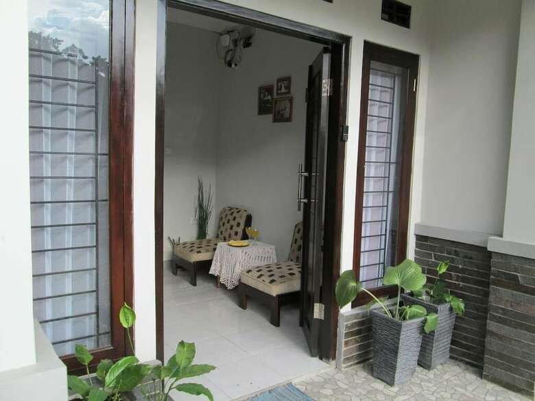 Hotel Elenor's Home