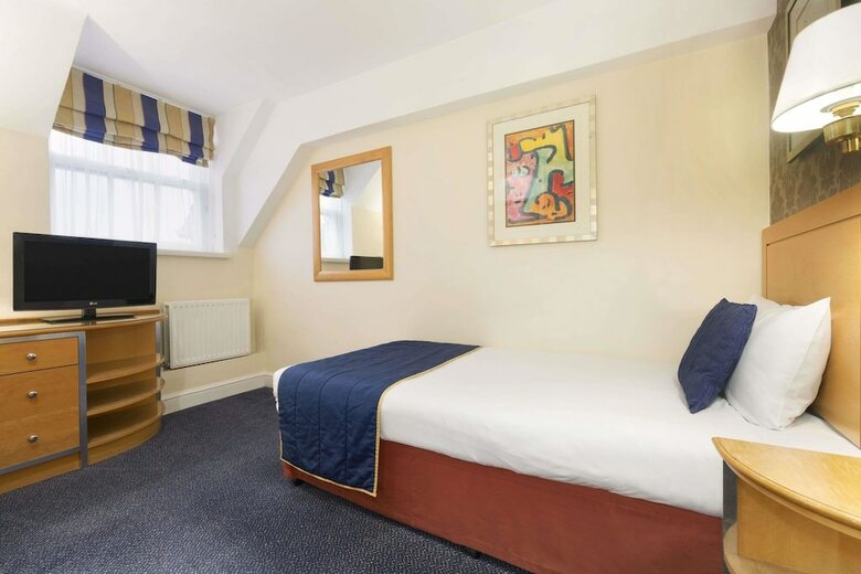 Hotel Ramada By Wyndham Crawley Gatwick