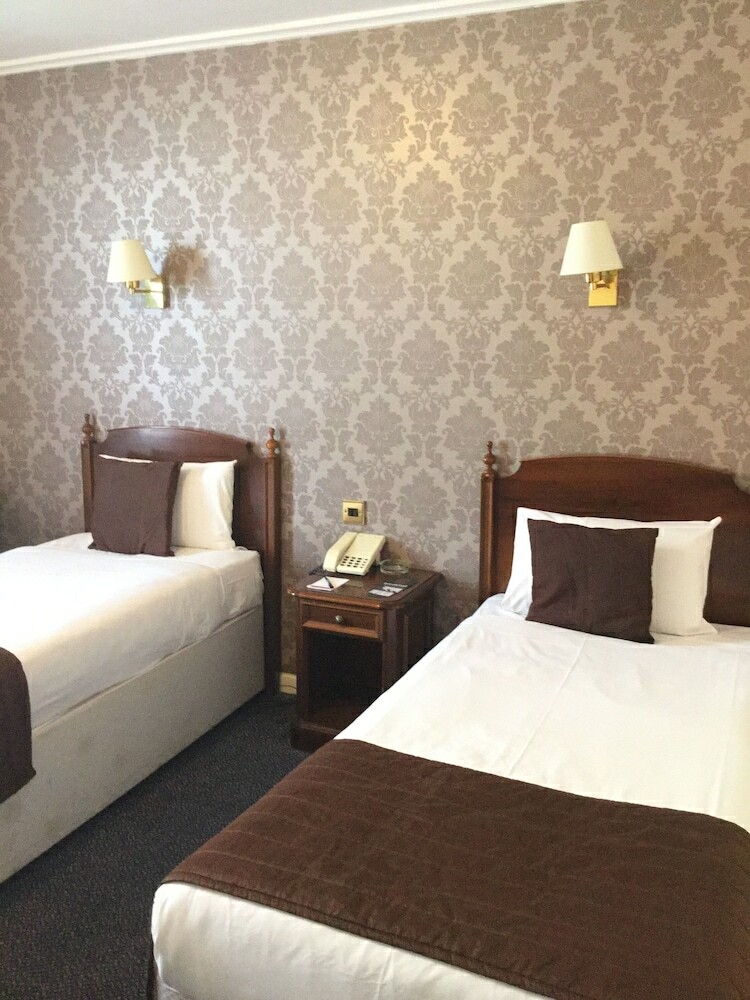 Hotel Ramada By Wyndham Crawley Gatwick