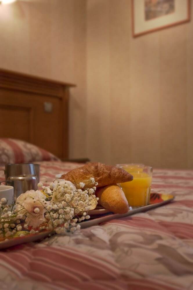 Hotel H�tel Au Royal Cardinal