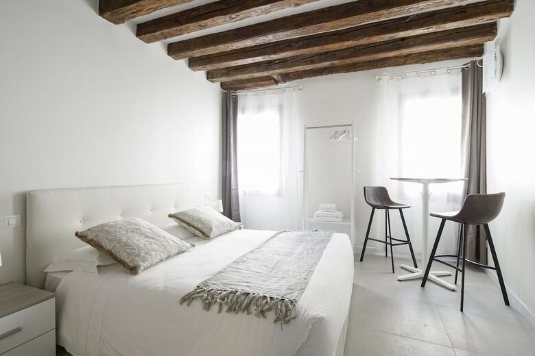 Accademia Charm Apartments