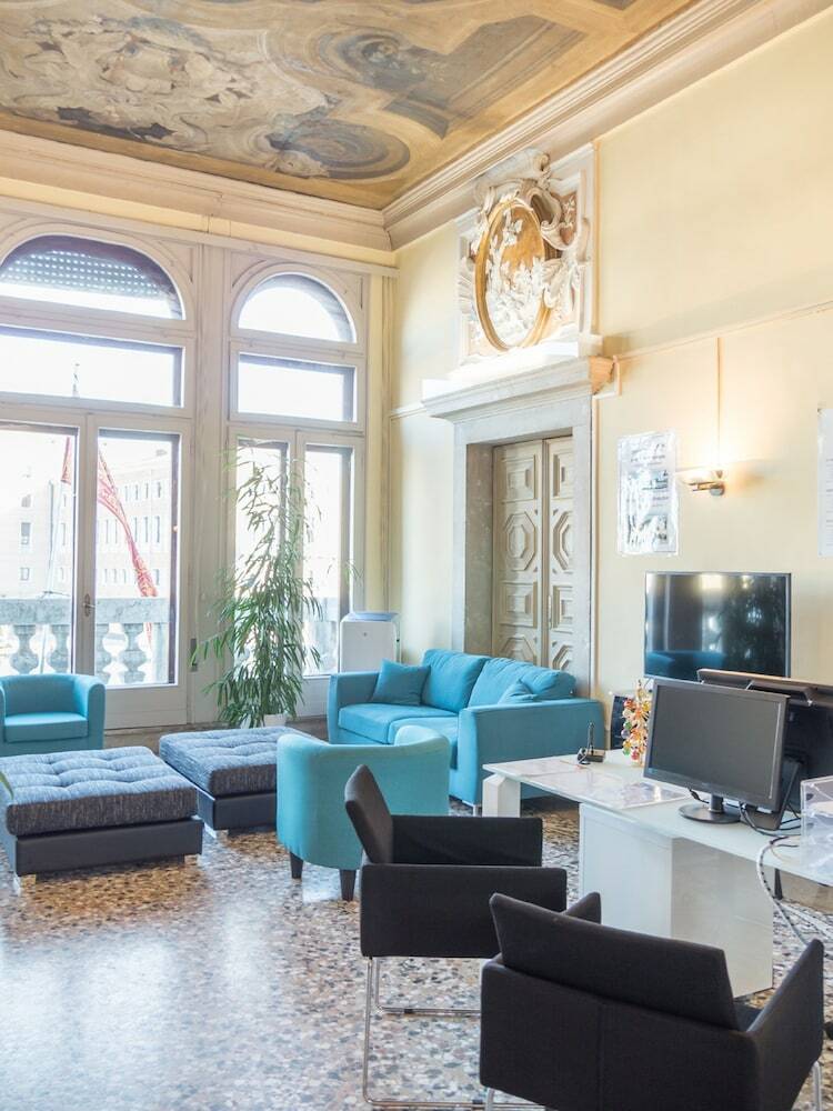 Accademia Charm Apartments