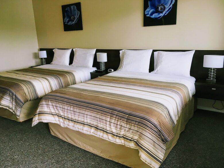 Crescent Motel