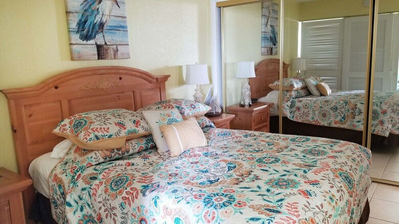 Hotel Gulf Winds Beach Resort