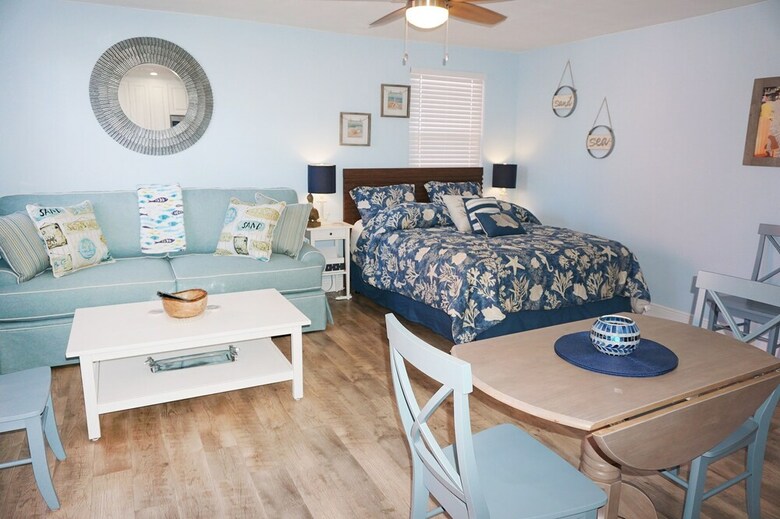 Hotel Gulf Winds Beach Resort