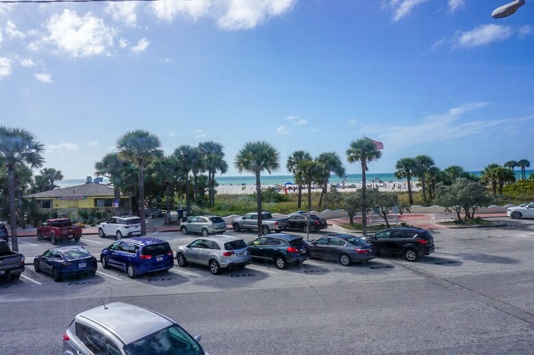 Hotel Gulf Winds Beach Resort