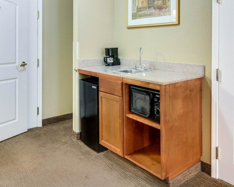 Hotel Comfort Inn & Suites