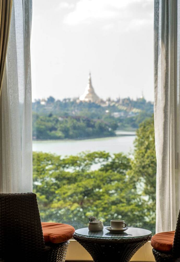 Esperado Lake View Hotel