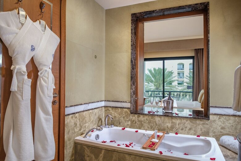 Hotel Al Ain Rotana