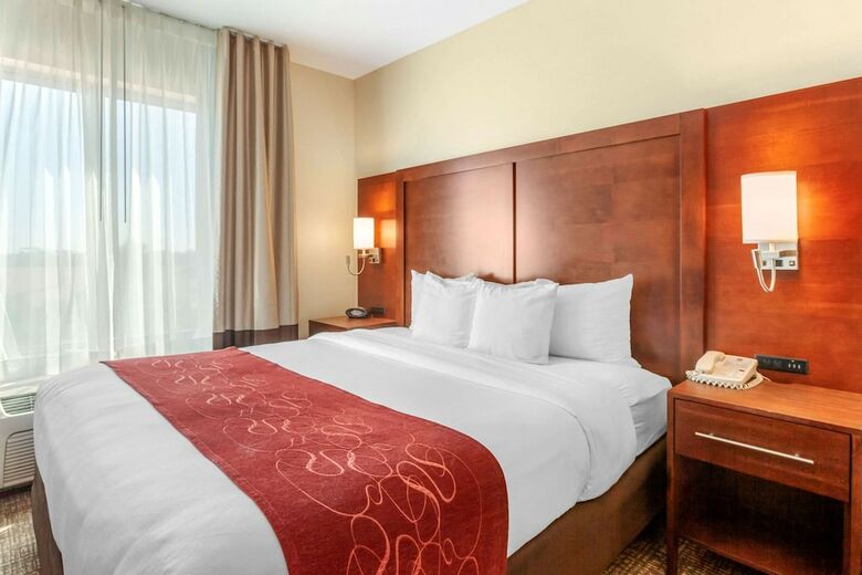 Hotel Comfort Suites Glendale - State Farm Stadium Area