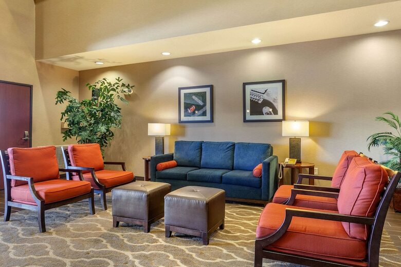 Hotel Comfort Suites Glendale - State Farm Stadium Area