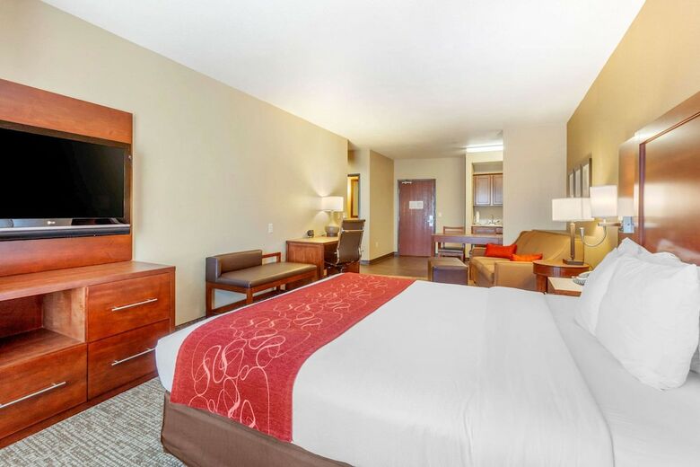 Hotel Comfort Suites Glendale - State Farm Stadium Area