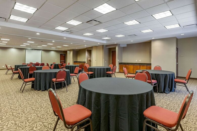 Hotel Comfort Suites Glendale - State Farm Stadium Area