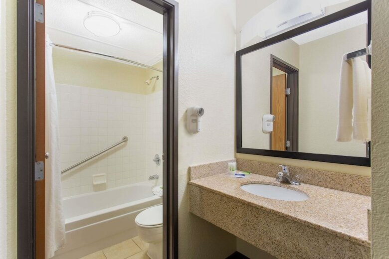 Hotel Americinn By Wyndham Burlington