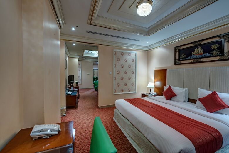 Hotel Sahara Beach Resort & Spa