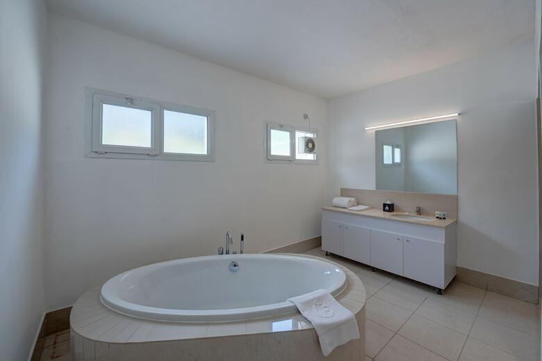 J5 Four Bedroom Villa In Al Wasl