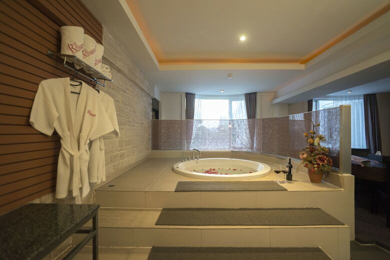 Kiss Gardenhome Chic Hotel