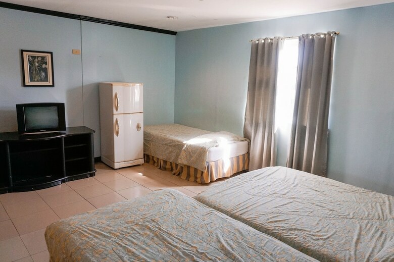 Crowne Garden Hotel