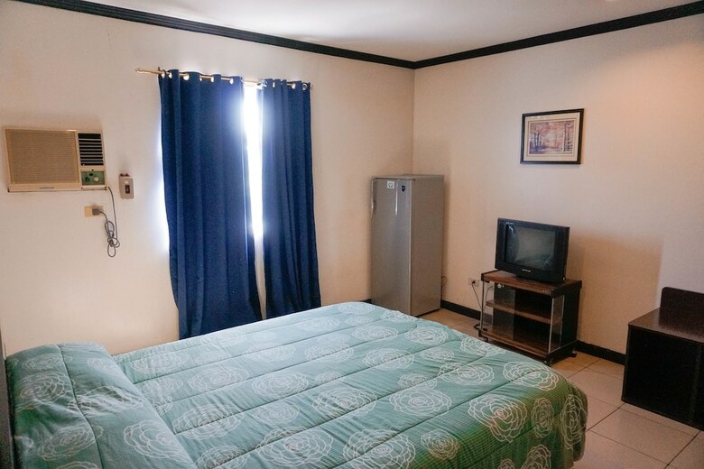 Crowne Garden Hotel