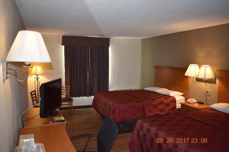 Hotel Skybridge Inn & Suites