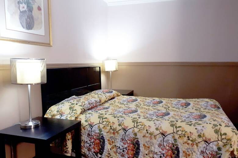Motel Hotel Richmond Hill On North