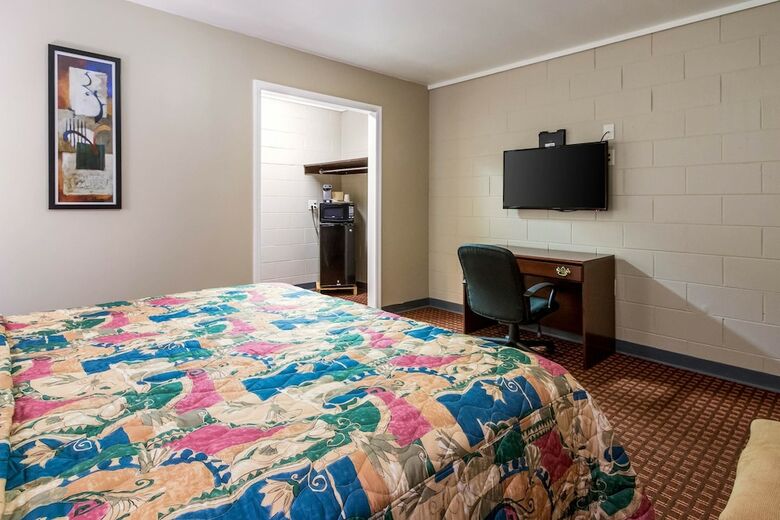 Motel Rodeway Inn & Suites