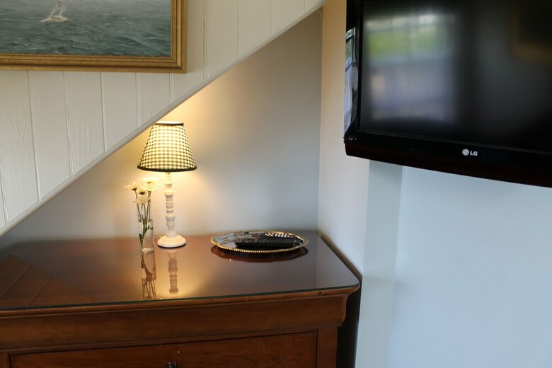 Bed & Breakfast Life House, Cliff Road