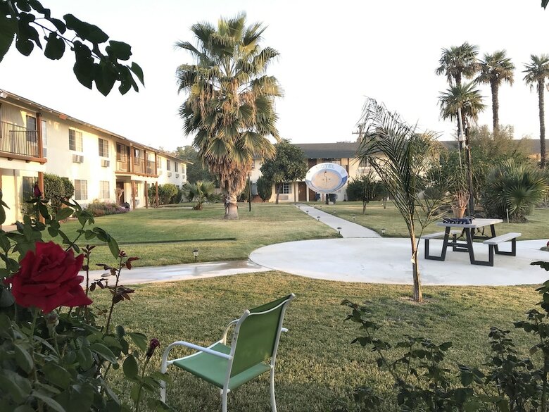 Motel 99 Palms Inn & Suites
