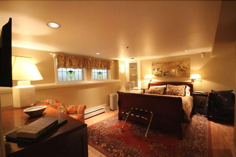 English Bay Inn Bed And Breakfast