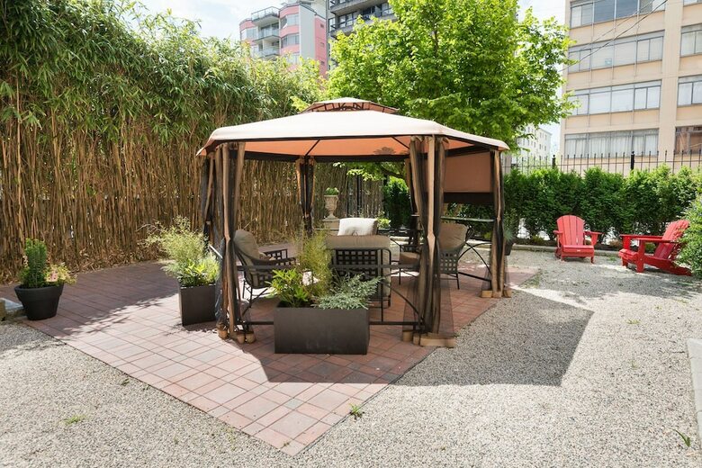 English Bay Inn Bed And Breakfast